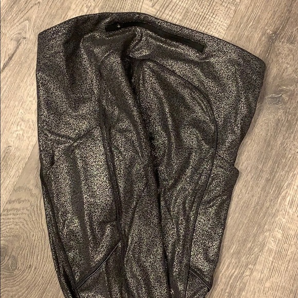 EUC Lululemon leggings size 6 - Picture 6 of 6